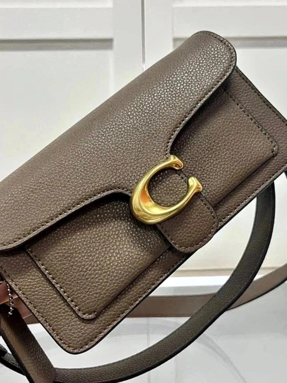 COACH Tabby Shoulder 20 Grain Leather Brown Gold Snap Magnet bag